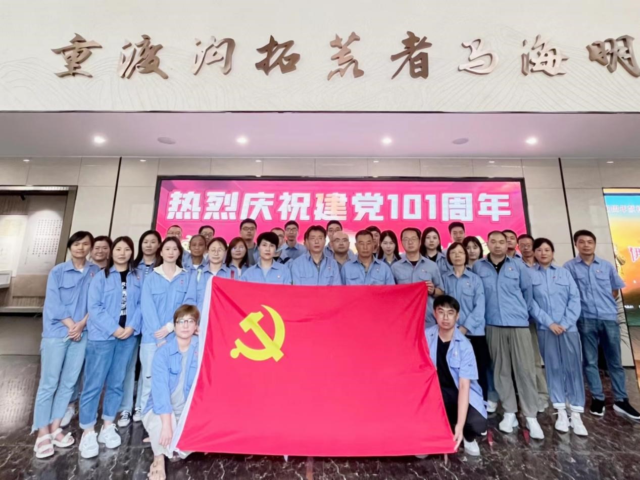 向先進學(xué)習(xí)，向楷模致敬